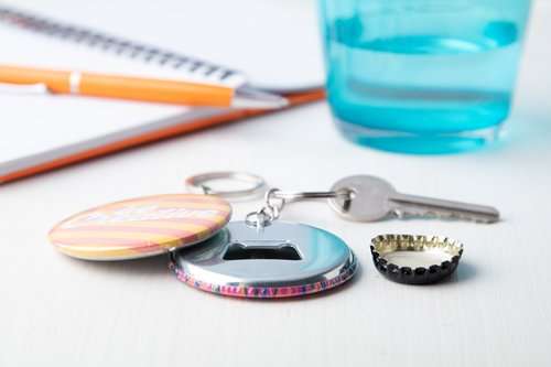 KeyBadge Bottle Button-Schlüsselanhänger