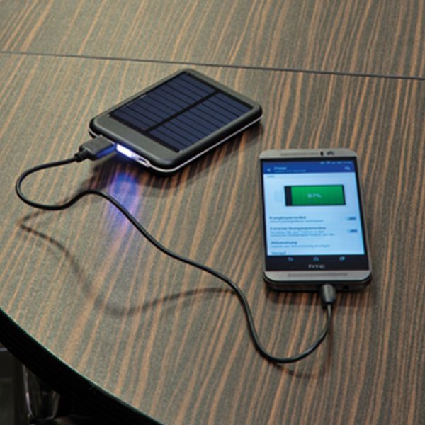 Solar Powerbank aus Metall mit 4.000 mAh Speicherkapazität, inkl. Ladekabel