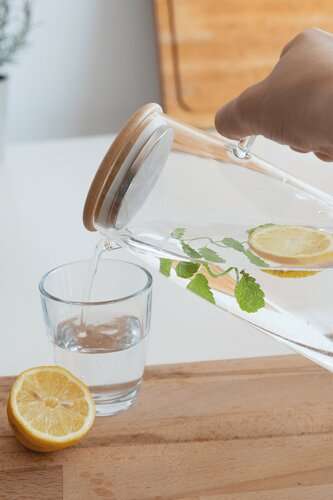 BAMBOO PITCHER - Glas-Karaffe