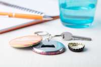 Vorschau: KeyBadge Bottle Button-Schlüsselanhänger Vorschau: KeyBadge Bottle Button-Schlüsselanhänger