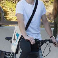 Vorschau: Umhängetasche mit Tragegurt und Flaschenhalter Vorschau: Umhängetasche mit Tragegurt und Flaschenhalter