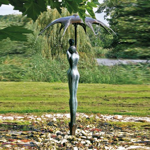 Skulptur Geborgenheit Springbrunnen