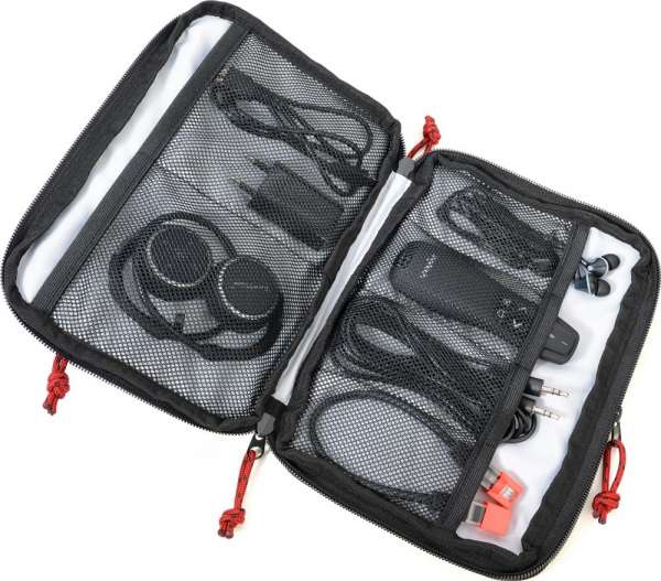 TROIKA Kabeltasche BUSINESS TECH POUCH 2